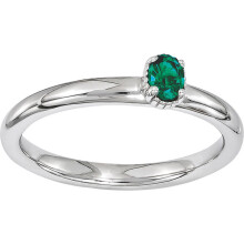 Ring van sterling zilver met een enkele smaragd.