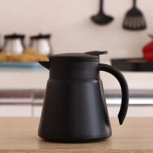 Thermoskanne aus Edelstahl / Doppelwandiger, vakuumisolierter Kaffeebehälter mit Druckknopfverschluss, für Kaffee, Tee und andere Getränke, 680 ml