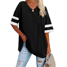 T-shirt oversize con scollo a V, maniche corte, vestibilità ampia, in cotone, tessuto delicato sulla pelle, elasticizzato, morbido e leggero, ideale