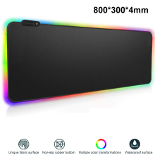 Verlicht je bureau met deze 31,5" x 11,8" RGB-muismat. 8 lichtmodi, waterbestendig, trillingsdempende antislipbasis, tilt je werkplek naar een hoger