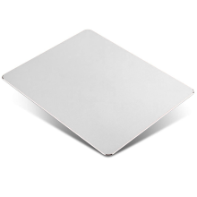 SmoothControl metalen muismat, dubbelzijdig ontwerp voor veelzijdig gebruik, oppervlak van vliegtuigaluminiumlegering, compacte vierkante vorm,