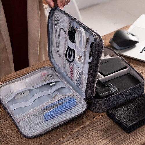 Gadgets On the Go: Τσάντα ταξιδιού για ηλεκτρονικά είδη με σχεδιασμό πολλαπλών τσεπών 2