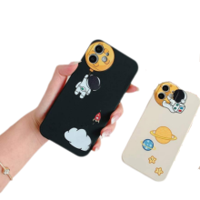 Coole astronautenhoes voor iPhone 15 Pro Max, met nauwkeurige uitsparingen voor gemakkelijke toegang (Leuk astronautenpatroon, iPhone 15 Pro Max)