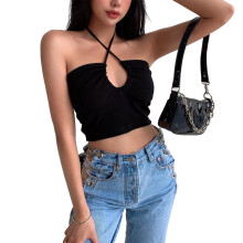 Top corto sin espalda con escote halter, bajo asimétrico, sin mangas y con cordón ajustable. Conjunto de verano versátil para mujer, ideal para el