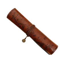 Accesorio de viaje: Estuche enrollable de cuero genuino rústico para lápices, ideal para creadores que están siempre en movimiento y profesionales