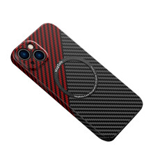 Matt finish, stötsäkert telefonskal med magnetisk laddningsstöd. Ultratåligt aramidfibermaterial. Ramlös, ultratunn design, trådlös laddning.
