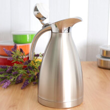 Carafe isotherme à double paroi en acier inoxydable argentée, à isolation sous vide, pour boissons chaudes et froides.