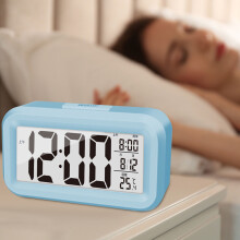 Oggfader digitale wekker met 4,3 inch LED-display, temperatuurweergave, helderheidsregeling, kalender, snooze-functie en batterijvoeding.