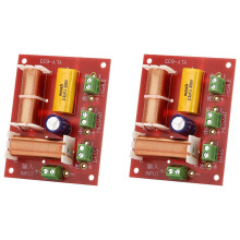 2 altavoces de audio de 200 W y 3 vías con filtro divisor de frecuencia para agudos, medios y graves.