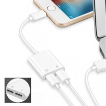 2 in 1 Lightning Adapter / Splitter compatible with iPhone 7/8/X White