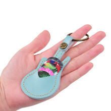 Estuche de cuero para púas de guitarra con forma de guitarra y llavero. 5 púas de guitarra de celuloide. Accesorios para instrumentos de cuerda.
