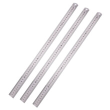Regla métrica de acero inoxidable con 3 ranuras a la derecha, 50 cm.