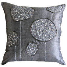 Grijze kussenhoes 24x24 inch, 3D metallic pailletten en kralenbloem, vierkante zijden kussensloop, modern bloemenpatroon - zilverkleurige kogellagers
