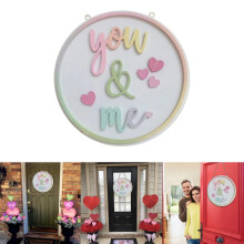 Décorations colorées pour la Saint-Valentin : panneaux de porte d'entrée, décorations de porche de maison de campagne, décorations de porte