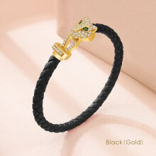 Pulseira feminina clássica e requintada com estampa de chita e zircônia, em couro trançado. Ideal para presentear casais em ocasiões especiais.