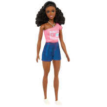 Barbie Brooklyn Puppe, Set aus korallenfarbenem T-Shirt und Jeansshorts