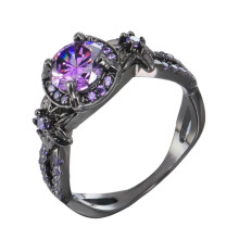 Elegante damesring met ingelegde imitatie-amethist, perfect als huwelijks- of verlovingssieraad.