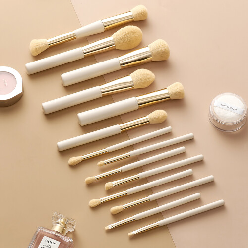 Living And Home 13 Pcs Makeup Brushes 1