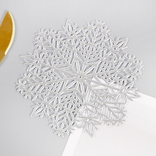 Sawpy Vinyl Metallic Tischsets mit durchbrochenem Design, Schneeflockensilber 2