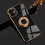 Capa luxuosa e elegante 'compatível com iPhone 13' com função de suporte de anel. Dourada e branca. 2