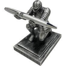 Portapenne Executive Knight con penna Accessori da scrivania personalizzati Decorazione per ufficio domestico Supporto per penna elegante in ferro