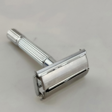 Safety Razor for Men with Swing-Open Design, Easy to Replace Blades High-Quality Craftsmanship Textured Design Corrosion-Resistant Wear-Resistant