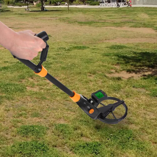 Metal Detector Pinpointer with Large LCD Display, High Accuracy Handheld Treasure Hunter with Easy Operation Modes and Backlight Function for Indoor 2