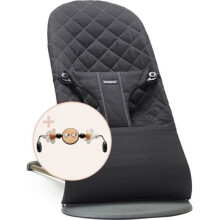 Transat Bliss de BabyBjörn con cobertor clásico de algodón negro y arco de juego Ojos traviesos en blanco y negro