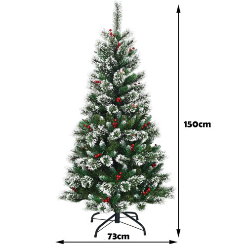 150 cm tekokuusi lumella ja punaisilla marjoilla 1