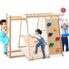 Indoor-Spielplatz mit Klettergerüst, Rutsche und Kletterwand
