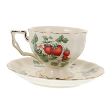 Elegant Retro European Ceramic Coffee Cup Set with Strawberry Foot Tea Cup and Saucer