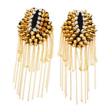 2pcs Vintage Punk Rivet Shoulder Epaulettes with Detachable Tassel Chains for Cosplay and Uniforms