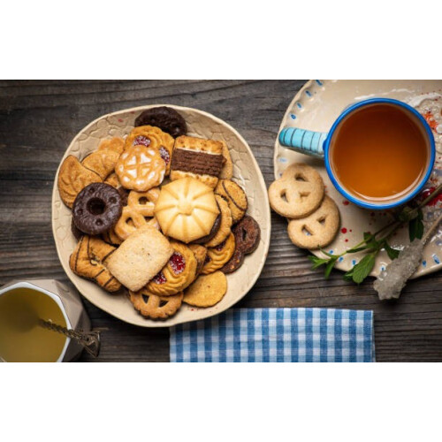 Afternoon Tea Luxury Hamper with biscuits, jam, cream and prosecco gift. 2