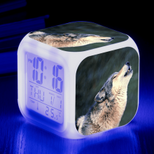 LED-wekker met wolfmotief - Gloeiende, kleurrijke digitale tafelklok, compatibel met HTNL#1002, cadeau voor kinderen en volwassenen