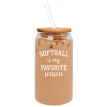 470 ml-es, konzerv alakú üveg jegeskávés pohár bambusz fedéllel és szívószállal, ajándék softball a kedvenc évszakom softball anyuka