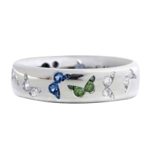 Modieuze damesring met vlindermotief en ingelegde zirkonia, perfect als ring voor bruiloften of feestjes.