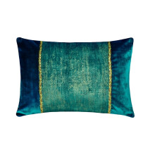 Dekoratív pávazöld 30x60 cm-es ágyéki párnahuzat, bársonyfólia, bőr és patchwork, egyszínű, modern stílus - ragyogó páva