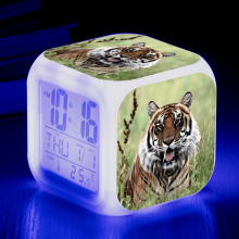 LED-Wecker mit Tigermotiv, leuchtende, farbenfrohe digitale Tischuhr, kompatibel mit HTNL#943, kreatives Geschenk für Kinder und Erwachsene