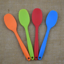 Utensilios de cocina de silicona Toyfunny: cucharas y cucharones.