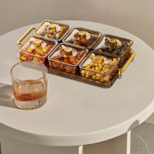 Serveringsbakke med nødder og slik, opdelte snackskåle med låg, fad med plastikrum og håndtag til mad og frugt, desserter, nødder, snacks, chips