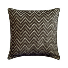 Op maat gemaakte grijze fluwelen kussenhoes van 50x50 cm met chevron- en kristalborduurwerk, geometrisch patroon, modern sierkussen voor de bank