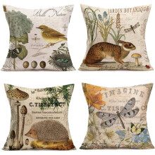 Set van 4 schattige kussenhoezen met dierenprint: konijn, egel, vogel en vlinder. Vierkante decoratieve kussenhoes van katoen en linnen (45 x 45 cm)
