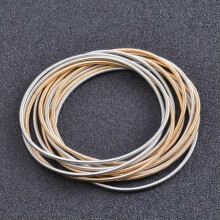 RSAMD Nieuwe 1,7 mm elastische gitaarsnaar armbanden met gouden en zilveren kralen - 5 stuks goud + 6 stuks zilver