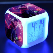 LED-Wecker mit Avengers Infinity War-Motiv, leuchtender digitaler Tischwecker, kompatibel mit HTNL#205, Geschenk für Kinder und Erwachsene