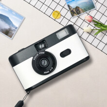 Quinlirra Retro 35mm filmcamera met ingebouwde flitser en USB-oplaadkabel, zwart-wit