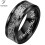 Δαχτυλίδι Tioneer Tungsten 8mm με κομψό ένθετο από ανθρακονήματα σε μαύρο φινίρισμα IP για 1