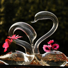Ein Paar elegante Schwanenvasen aus transparentem Glas – das perfekte Geschenk für Valentinstag, Hochzeit und als Dekoration für Zuhause.