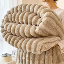 Djunllk Kuscheldecke fürs Sofa – Khaki, superweich und flauschig, 180 x 200 cm, warm das ganze Jahr über, ideales Geschenk für Frauen