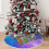 Weihnachtsbaumdecke „Der Grinch“ mit Pompon-Borte, Weihnachts- und Silvesterdekoration, 48 7