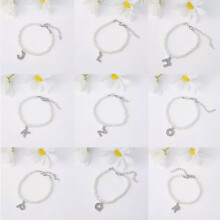 RSAMD26 Armband mit Zirkonia-Anhänger und Anfangsbuchstaben für Damen, modisches Imitationsperlenarmband